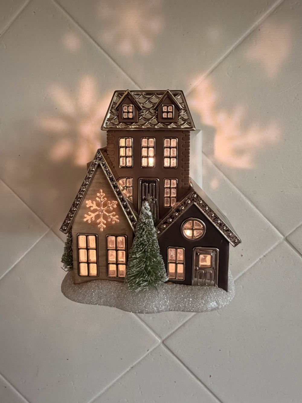 Bath & Body Works Christmas Village Wallflower Plug Night Light House Decor